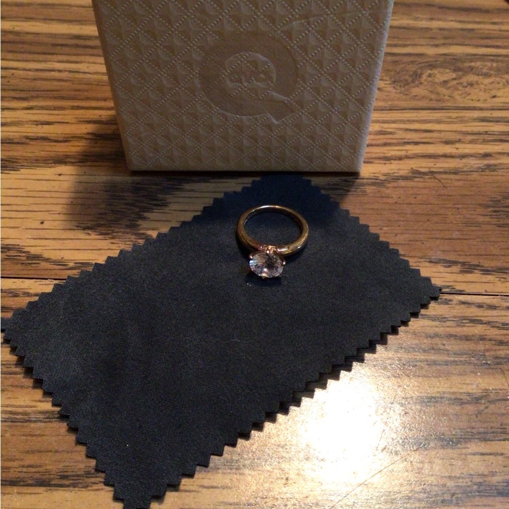 Pretty QVC Diamonique Ring Size 6!